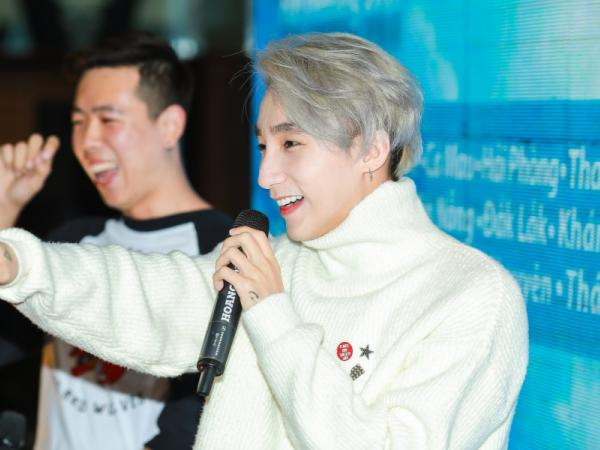 Khán giả phấn khích khi Sơn Tùng M-TP nhảy vũ điệu bút-táo-dứa 'thần thánh' ảnh 3