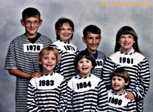 Đồng phục năm sinh thì chuẩn rồi, nhưng có gì đó sai sai...