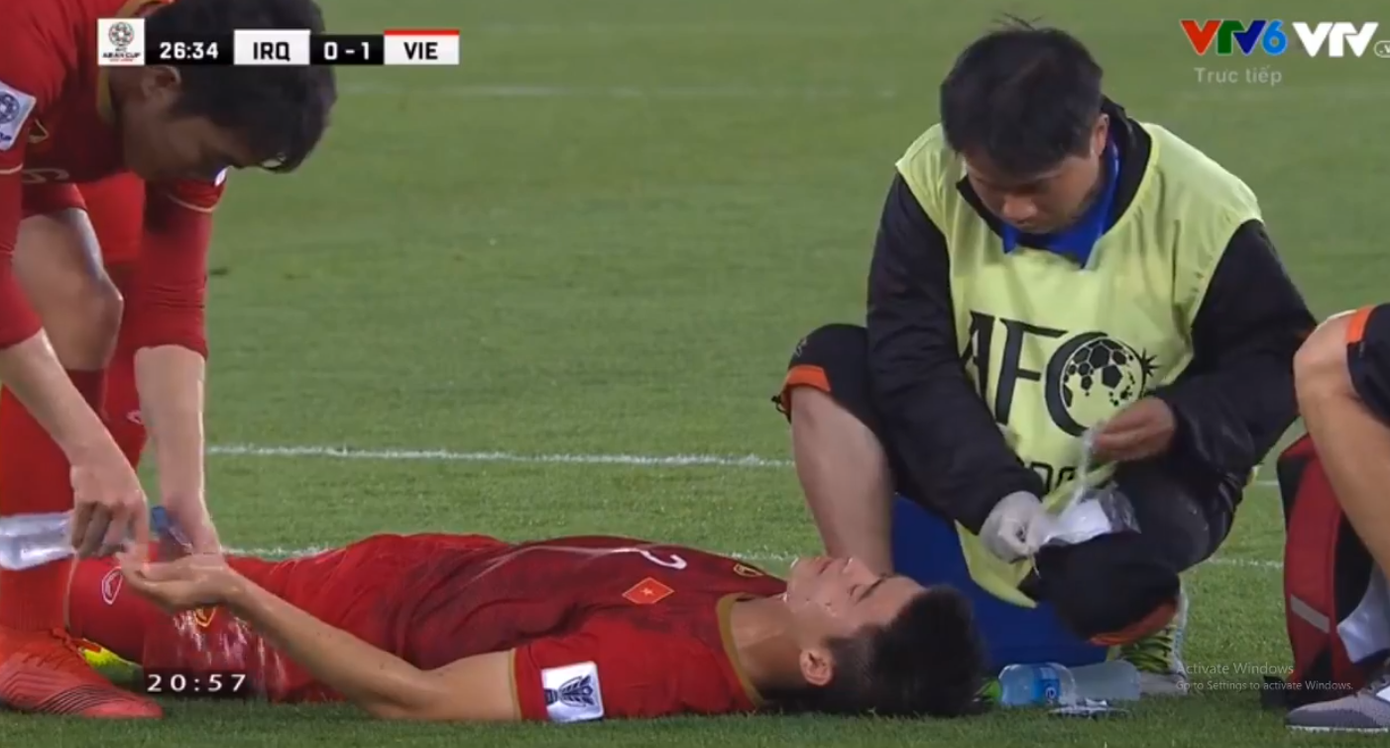 Mạnh “gắt” lúc nào cũng có Trường “híp” ở ngay sát bên để chăm sóc.