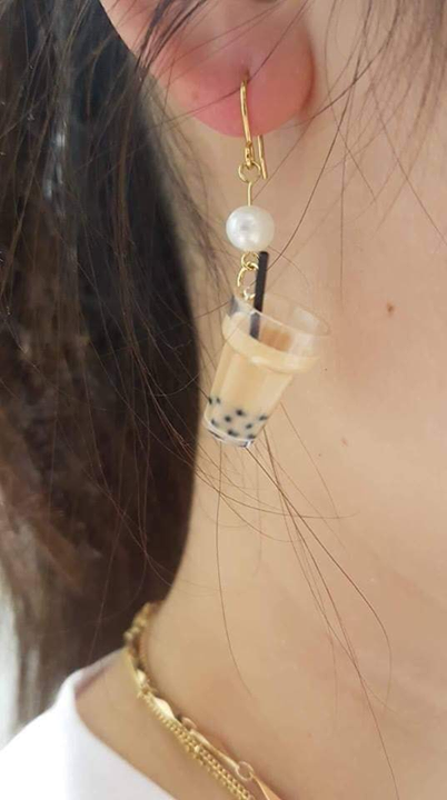 Bông tai trà sữa nhỏ nhỏ, xinh xinh. Bông tai trà sữa nhỏ nhỏ, xinh xinh.