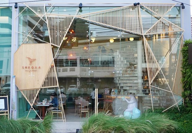Kiến trúc độc đáo bên ngoài. Nhưng bên trong là không gian cực kỳ ngọt ngào, mang hơi hướng sắc màu Hàn Quốc như thay lời muốn nói, thu hút khách từ ánh nhìn đầu tiên. Ảnh: Bkkcafelife.