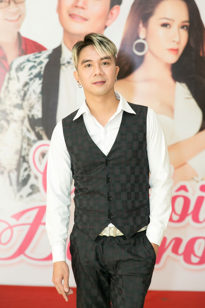 Khánh Đơn bảnh bao tại sự kiện.