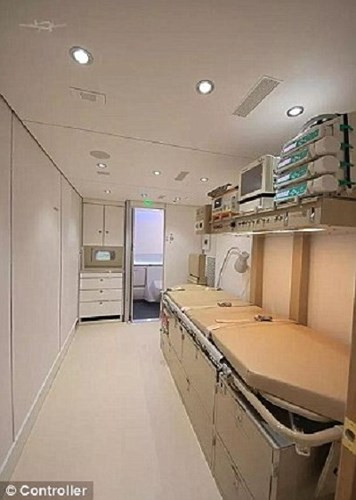 Phòng y tế với đầy đủ thiết bị y tế hiện đại cần thiết.