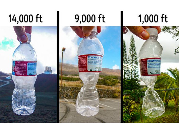 Chiếc chai nhựa được vặn chặt nắp và di chuyển từ trên núi cao xuống thấp sẽ giúp bạn có cái nhìn trực quan về sự thay đổi áp suất không khí theo cao độ.