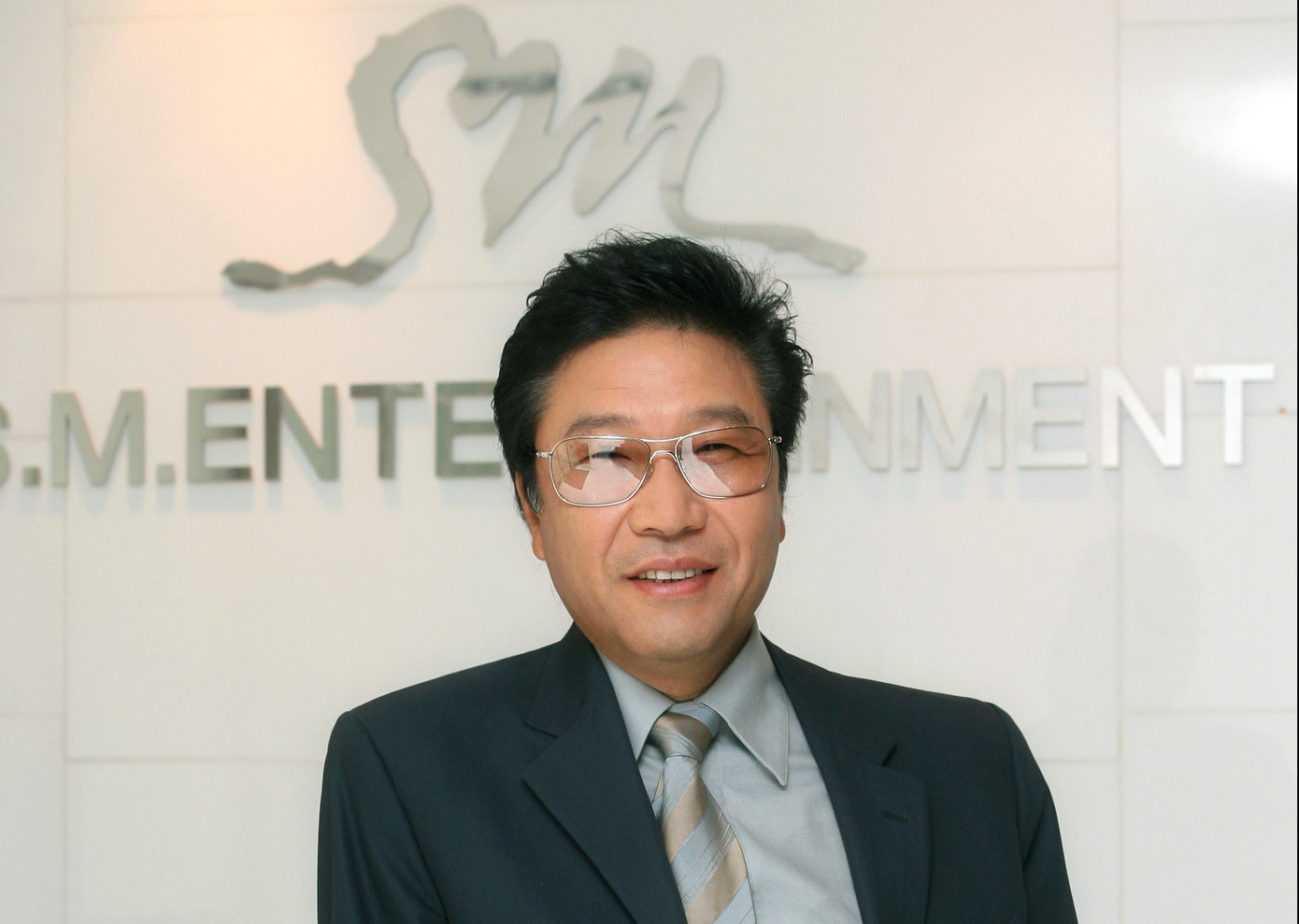 Bí kíp nào giúp cho SM Ent luôn là “gã khổng lồ bất bại”, là “ông anh cả” của K-Pop? ảnh 14