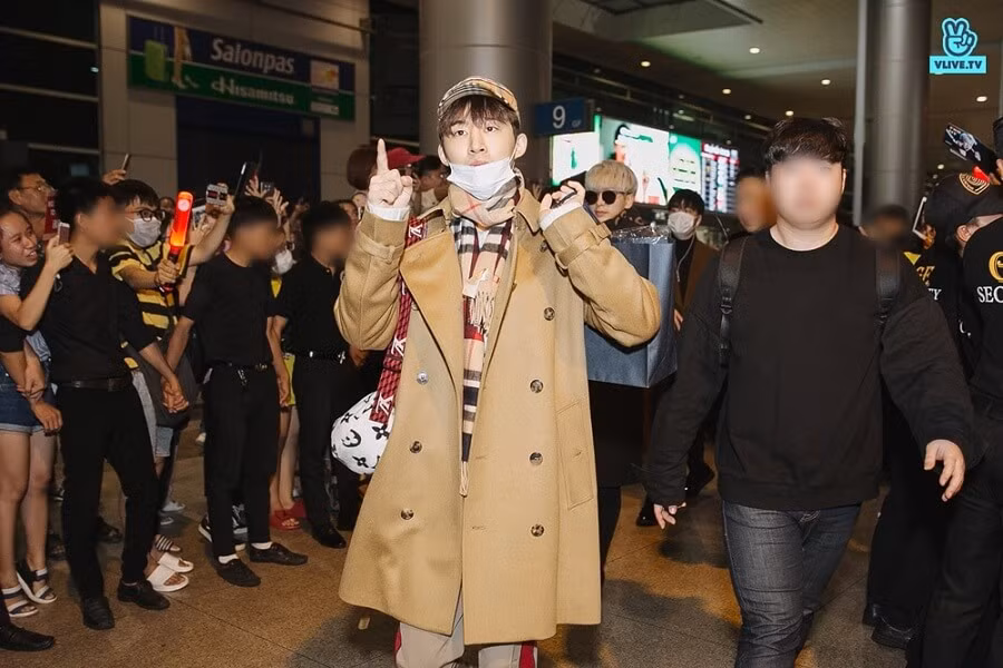 iKONIC ơi! Các nam thần lịch lãm iKON đã đổ bộ Thành phố Hồ Chí Minh rồi này! ảnh 1