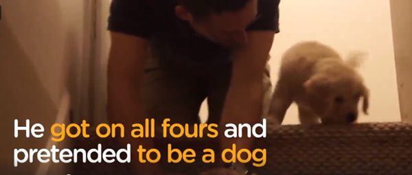 Rồi ba đã leo lên rồi hướng dẫn cậu bé cách đặt từng bước chân. "Con nhìn nè, để hai tay như vậy đi" ba Hobbes nói