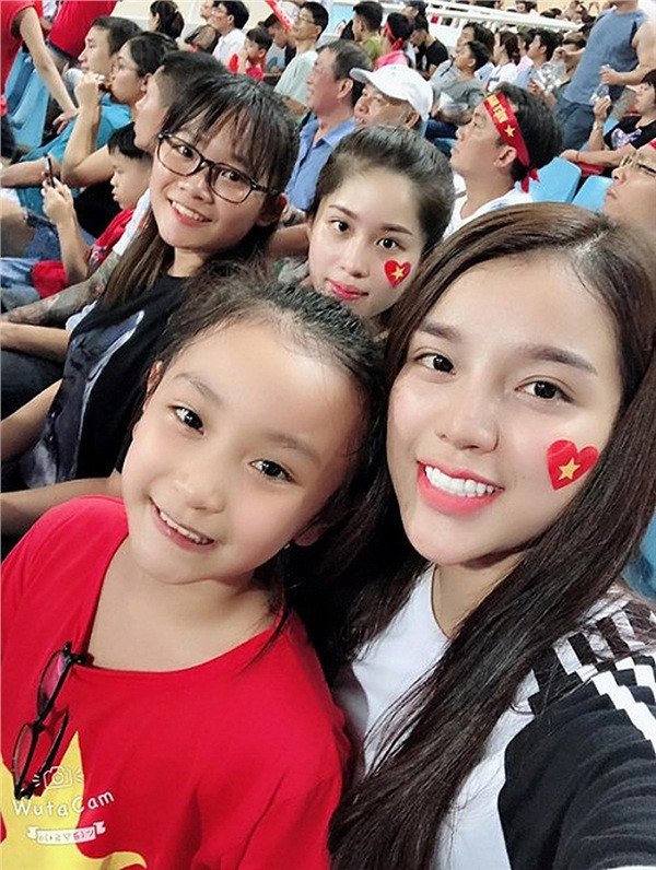 Khánh Linh thường xuyên đến sân xem bạn trai thi đấu.