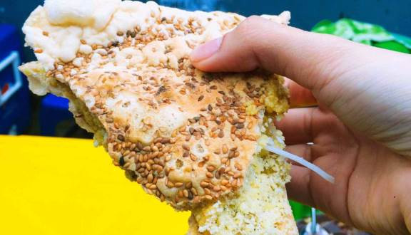 Chiếc bánh đa giản dị nhưng lại có thể để kẹp, để chấm hoặc để xúc... cực hữu ích ảnh 1