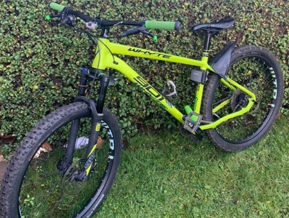 Chiếc xe đạp bị ăn trộm.