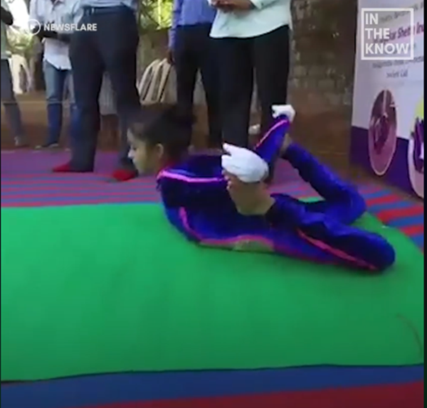 Tư thế Dhanurasana