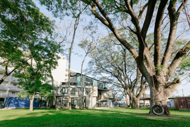 Khuôn viên xanh mướt của trường ISDSI.