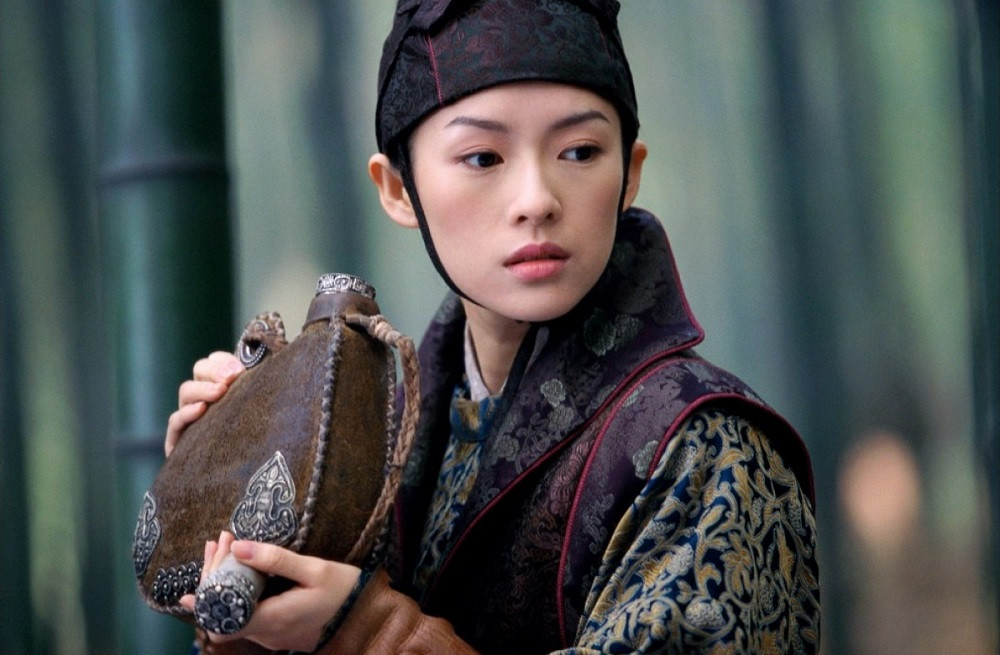 Tạo hình cải nam trang của Chương Tử Di trong 