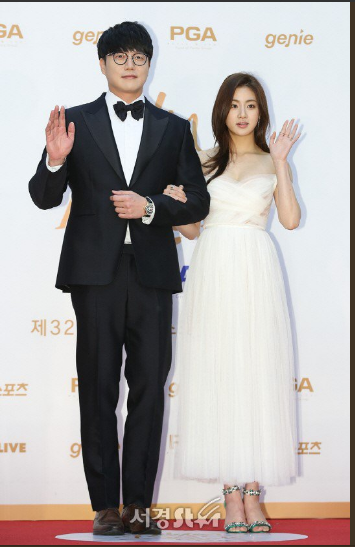 Sung Sikyung và Kang Sora - Host của GDA ngày thứ 2