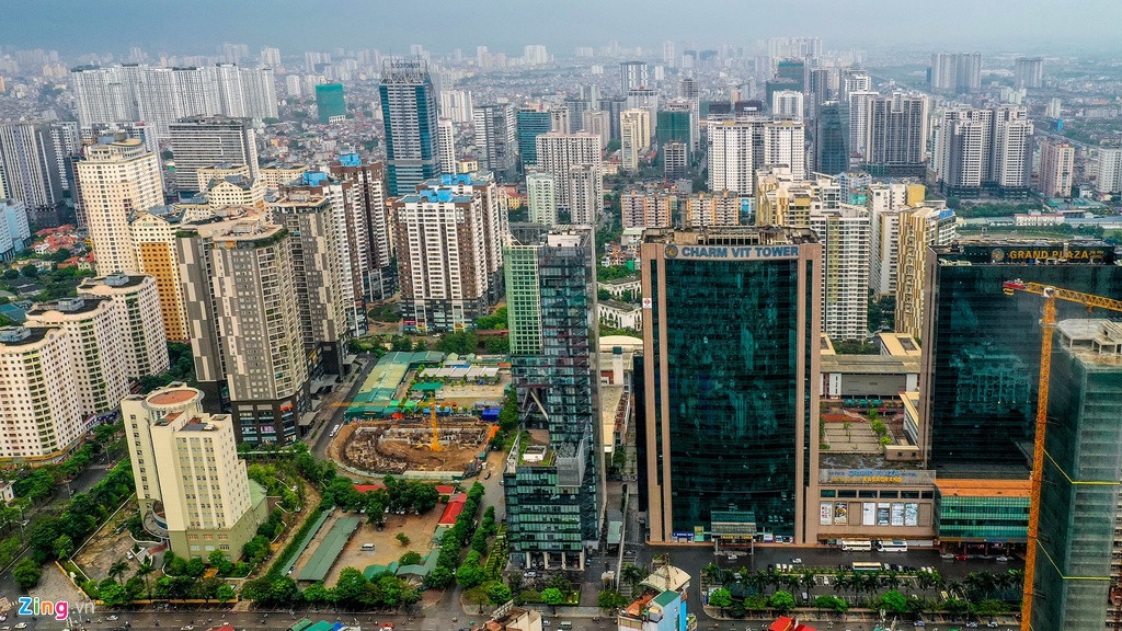 Công trình xây dựng ở những thành phố lớn cũng gây ô nhiễm môi trường. Ảnh: Hoàng Hà.