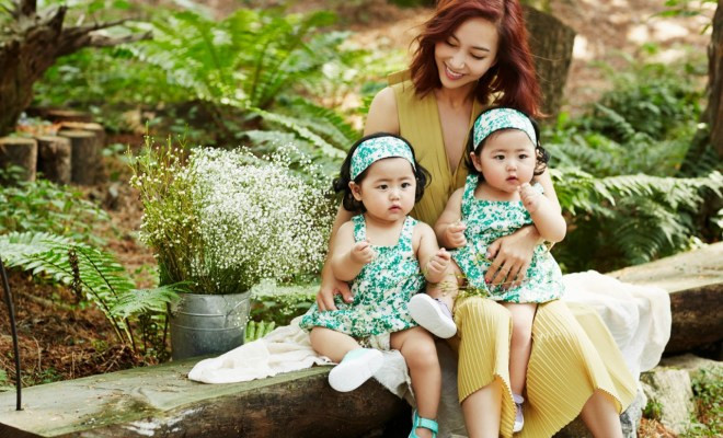 Shoo cùng hai cô con gái sinh đôi đáng yêu.