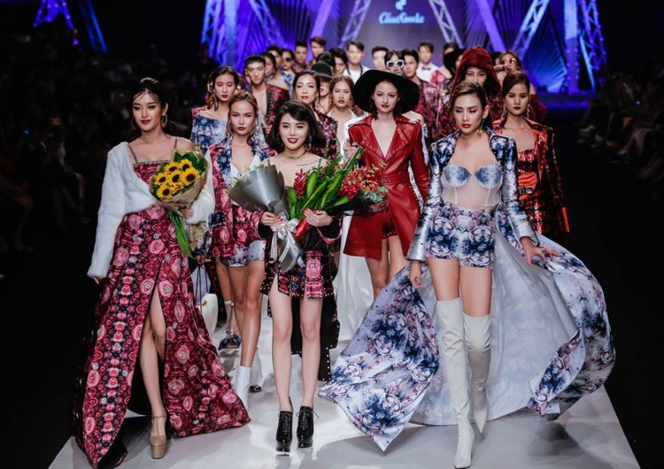 Giang đã có một vài show diễn tại Vietnam International Fashion Week.