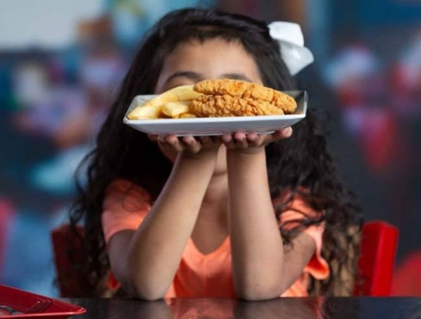 Nếu bạn sắp đến một tiệm ăn toàn người nước ngoài, thì bạn có thể nói về những gì nhỉ?