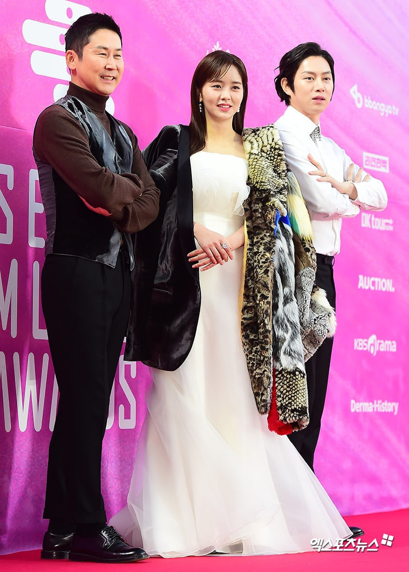 Shin Dong Yup, Kim So Hyun và Kim Heechul - 3 MC của lễ trao giải tối nay