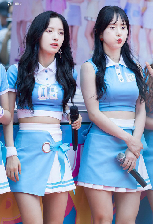 Stylist của nhóm được khen về độ sáng tạo, thiết kế hàng loạt kiểu đồ khác nhau cho 13 thành viên nhưng vẫn rất đẹp mắt, không bao giờ bị đụng hàng.