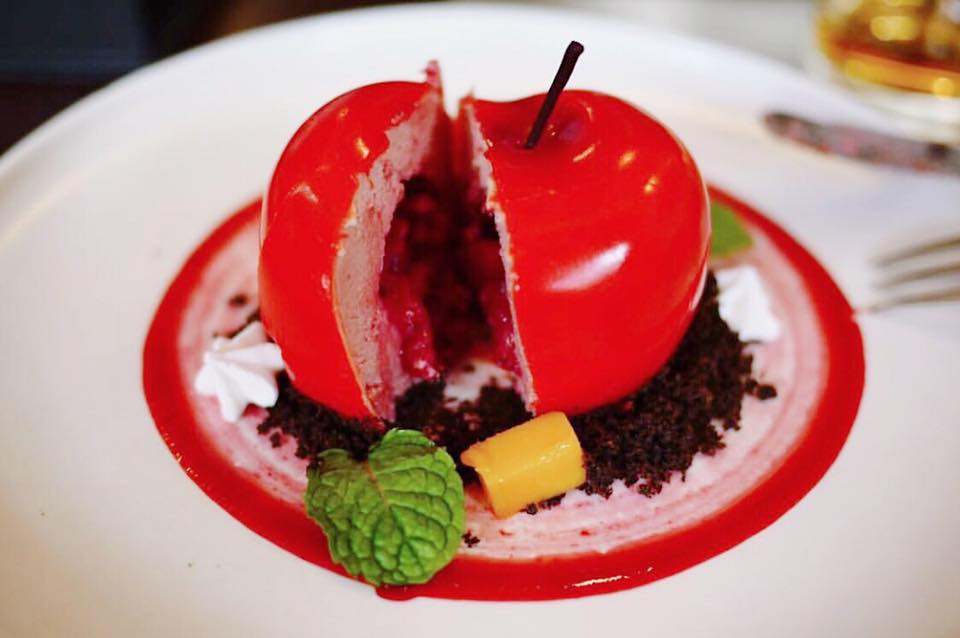 Khám phá bên trong lớp bánh là cả một sự thú vị