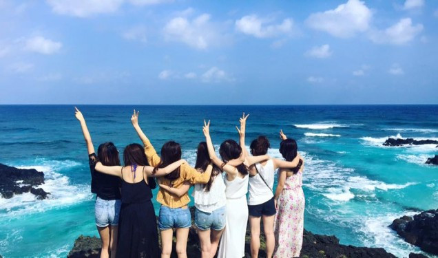 Không cần làm quá mọi thứ khi kết bạn. Hãy để gương mặt rạng rỡ khi gặp họ, chia sẻ một chút về mọi việc.