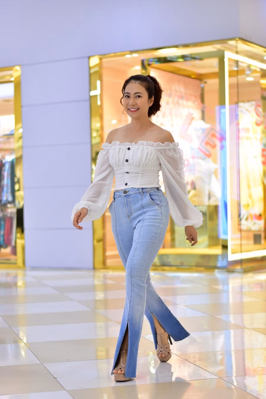Thanh Thảo tươi tắn xuất hiện tại sự kiện thời trang.