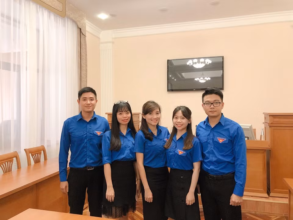 Đoàn đại biểu thanh niên Việt Nam tham gia buổi gặp gỡ, đối thoại.