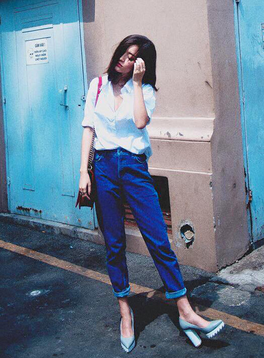 Điển hình cô thỉnh thoảng lại đổi style với set đồ hơi hướng tomboy cá tính ...