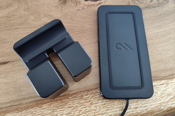 Bộ sạc không dây Pad của Case Mate có tính linh hoạt cao, có thể sạc nhanh ở 9W cho điện thoại thông minh Samsung hoặc 7,5W cho iPhone của Apple.