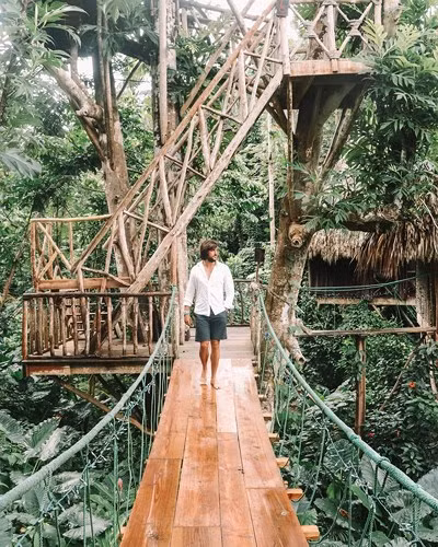 Dominican Tree House Village, cộng hòa Dominican. Mỗi phòng nghỉ có cấu trúc và cách bố trí khác nhau, đủ cho gia đình 4 người.