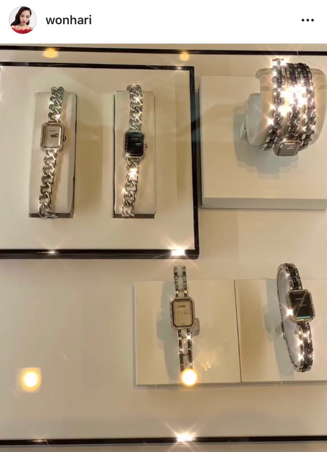 Mới đây, trên trang Instagram cá nhân của mình, Hari Won vừa khoe loạt món quà đắt tiền mà cô được ông xã Trấn Thành tặng nhân dịp kỉ niệm 2 năm ngày cưới.