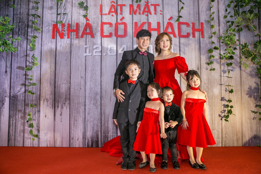 Gia đình Lý Hải - Minh Hà diện trang phục tone sur tone tại sự kiện ra mắt phim. Gia đình Lý Hải - Minh Hà diện trang phục tone sur tone tại sự kiện ra mắt phim.