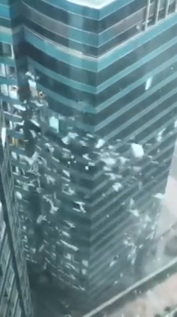 Khung cảnh tan toang như trong bộ phim về tận thế.