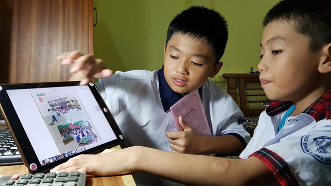 Sắp tới học sinh sẽ có sách giáo khoa phiên bản điện tử miễn phí. Ảnh: ĐÀO NGỌC THẠCH.