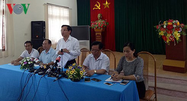 Đại diện đoàn công tác của Bộ GD-ĐT, lãnh đạo tỉnh Sơn La thông tin về điểm thi bất thường tại địa phương. Đại diện đoàn công tác của Bộ GD-ĐT, lãnh đạo tỉnh Sơn La thông tin về điểm thi bất thường tại địa phương.