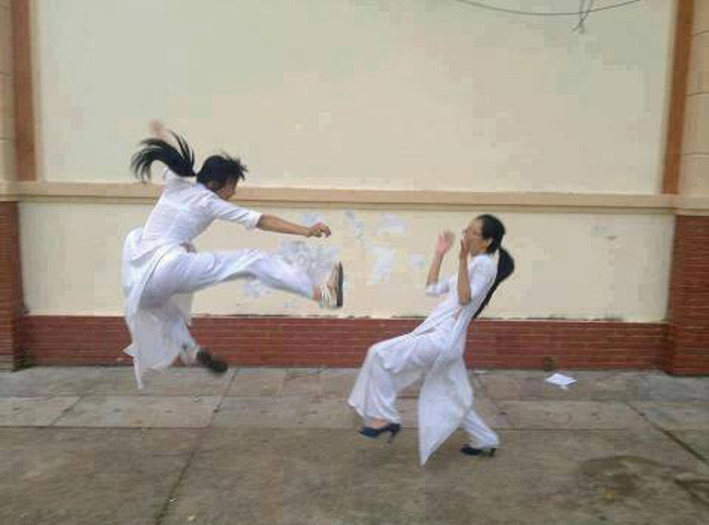 Thường xuyên bày trò nghịch ngợm, một nữ sinh bị thầy trù ế chồng. (Ảnh minh hoạ)