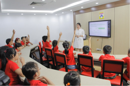 3T nổi bật của Apax English: Teacher: 100% giáo viên nước ngoài, Textbook: giáo trình chuyển giao từ quốc tế, Technology: áp dụng công nghệ hiện đại trong học tập.