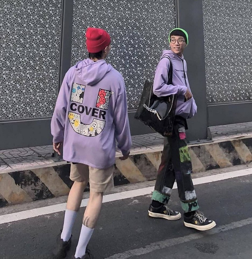 Hoodie cũng có thể khiến bạn trông trở nên tinh nghịch và năng động như thế này.