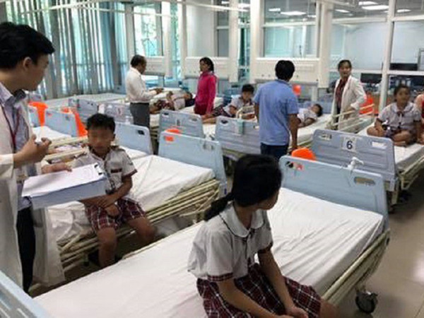 10 học sinh được chăm sóc, điều trị tại bệnh viện.