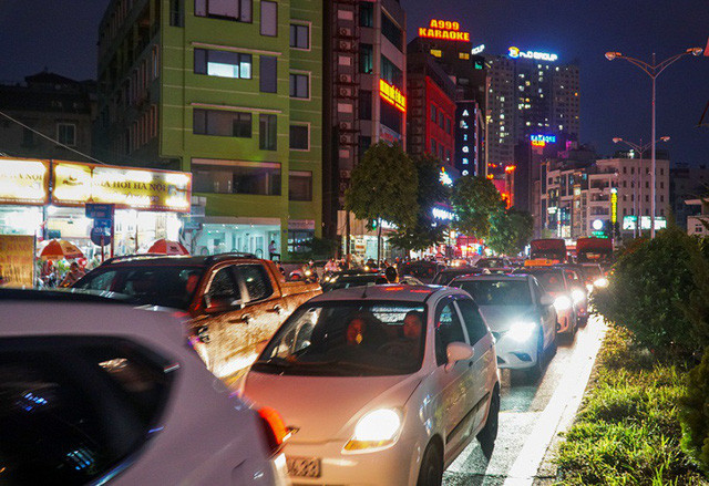 Mưa lớn xảy ra trên diện rộng, đặc biệt tại các quận Cầu Giấy, Nam Từ Liêm, Thanh Xuân, Tây Hồ...