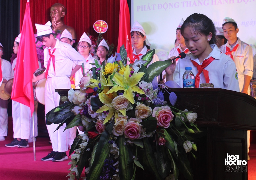 Đội nghi thức của trường Lương Thế Vinh tham gia buổi lễ. Đội nghi thức của trường Lương Thế Vinh tham gia buổi lễ.