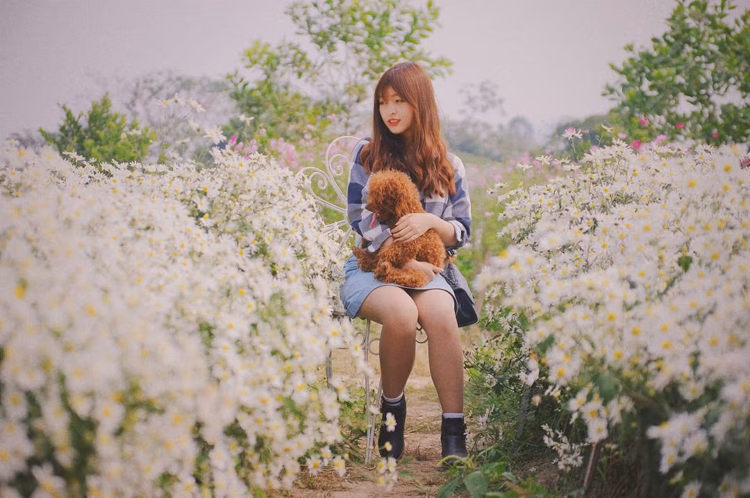 Phim trường có khá nhiều đạo cụ mà bạn có thể mượn miễn phí cho bộ ảnh của mình đấy! (Ảnh: IG @corny_noony)