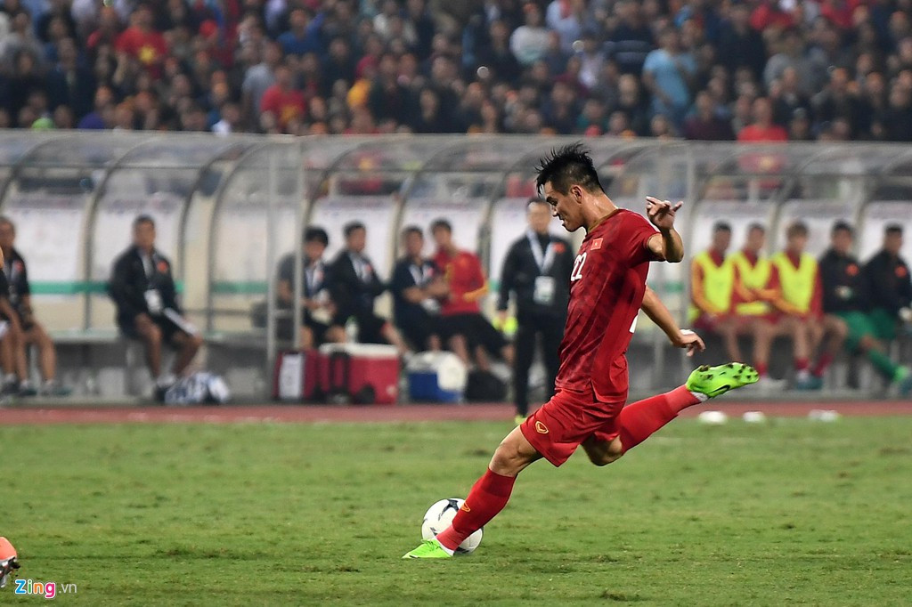 Siêu phẩm của Tiến Linh vào lưới UAE khiến nhiều người ngỡ ngàng. Ảnh: Việt Linh.