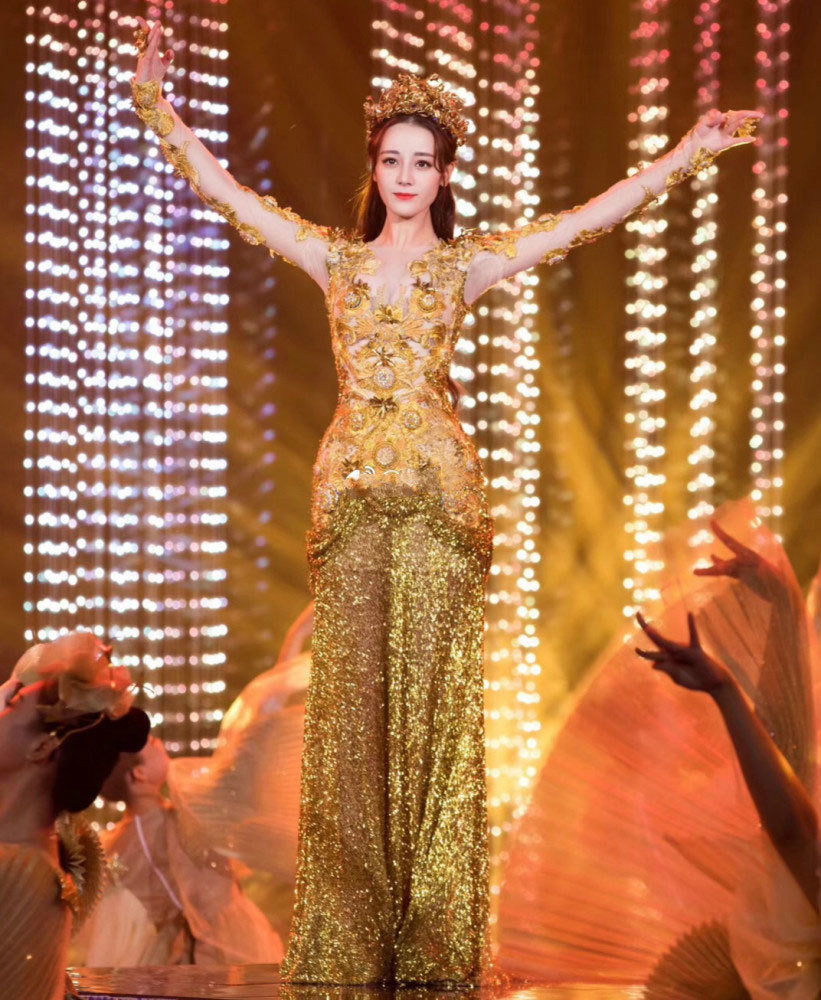 Địch Lệ Nhiệt Ba trở thành Nữ thần Kim Ưng