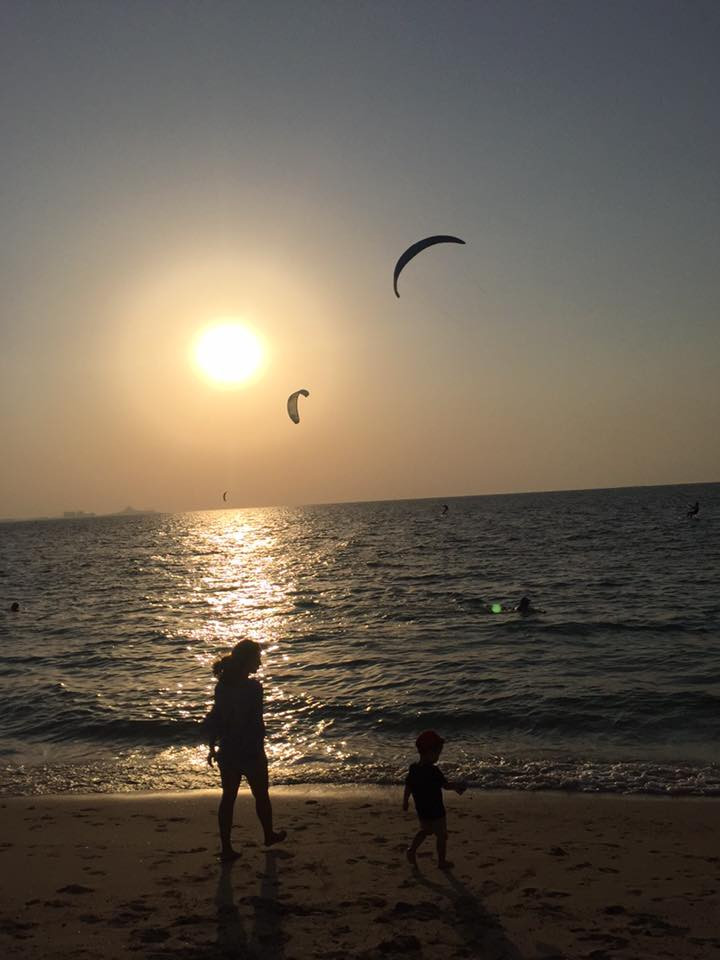 Cái nóng chỉ dịu lại vào lúc hoàng hôn