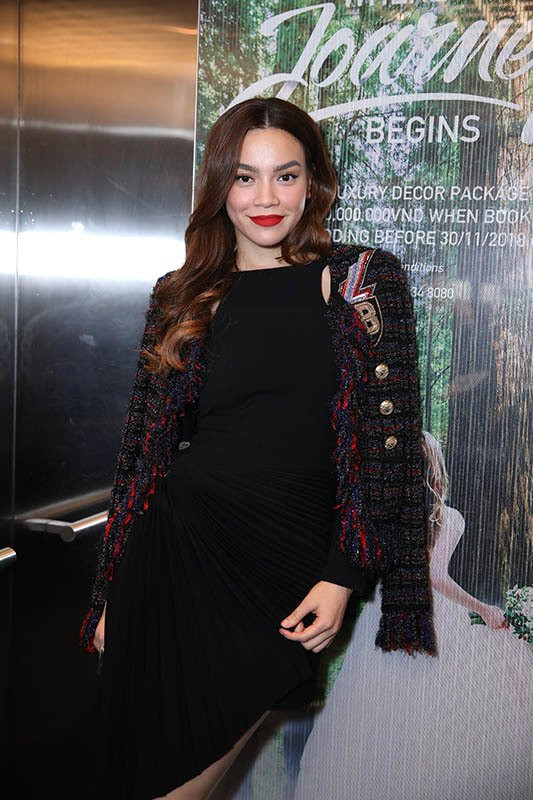 Dù bận rộn công việc nhưng Hồ Ngọc Hà vẫn dành thời gian tới chúc mừng đàn em.