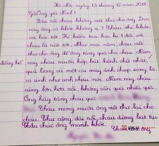 Em nhỏ nào cũng ngoan và xứng đáng nhận quà.