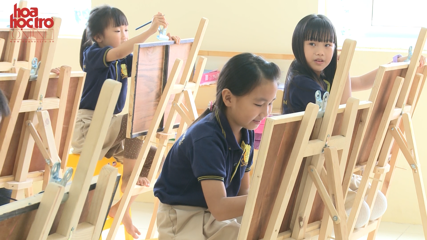 Phòng học vẽ chẳng hề thua kém trường Mỹ thuật nào đâu nhé!