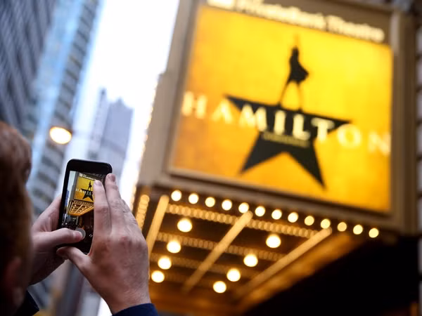 Vở nhạc kịch “Hamilton” rất nổi tiếng và có giá vé đắt đỏ.